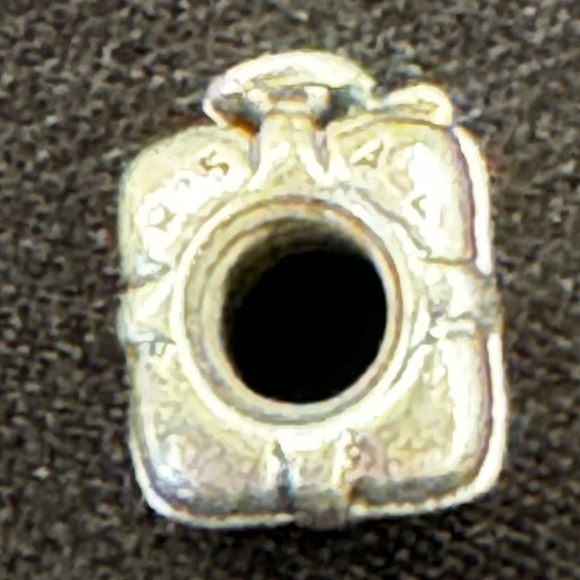 Pandora Silver Gift Box with Bow Charm - Picture 4 of 9